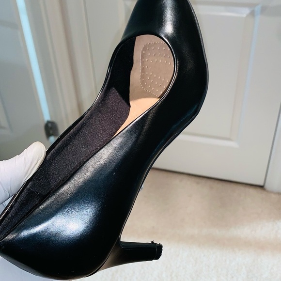 Dexflex Comfort Black Leather Pumps. - Picture 13 of 16